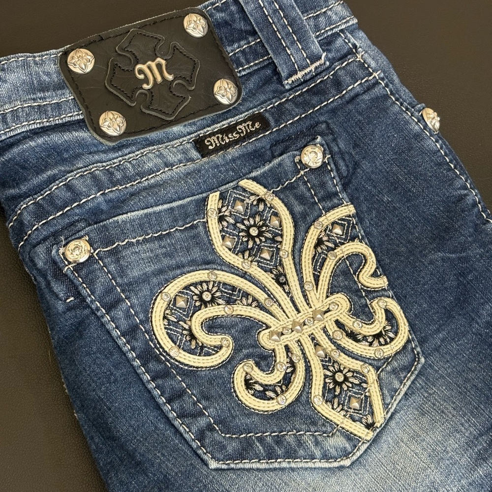 Miss Me Y2K Blue Denim Shorts with Fleur De Lis and Stud Embellishments Size 29 - Picture 5 of 8
